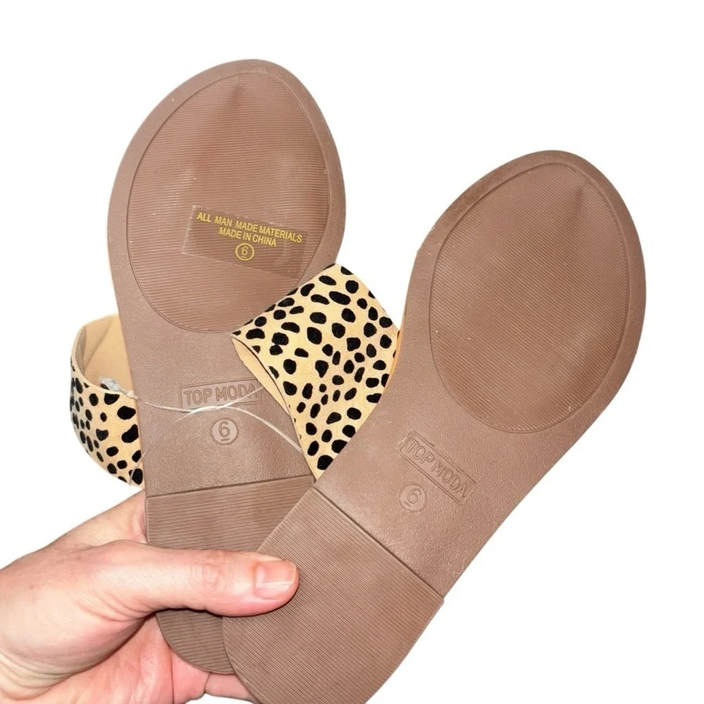 Top Moda Women's Size 6 Sandals Faux Leather Animal Print Flats New w/o Box